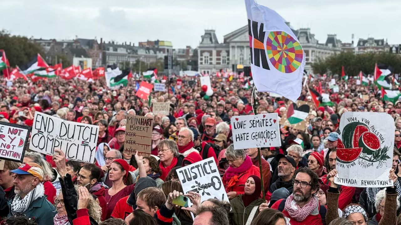 গাজা যুদ্ধের প্রতিবাদের দাবিতে নেদারল্যান্ডসে লাখ লাখ মানুষের বিক্ষোভ